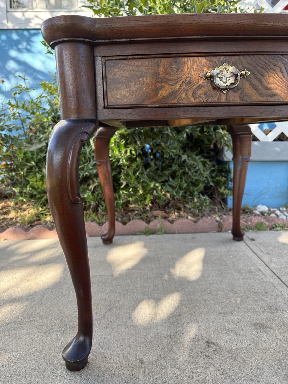 1970s/80s HEKMAN Burled Walnut Side/End/Coffee Table with Brass Bail Pull Drawer