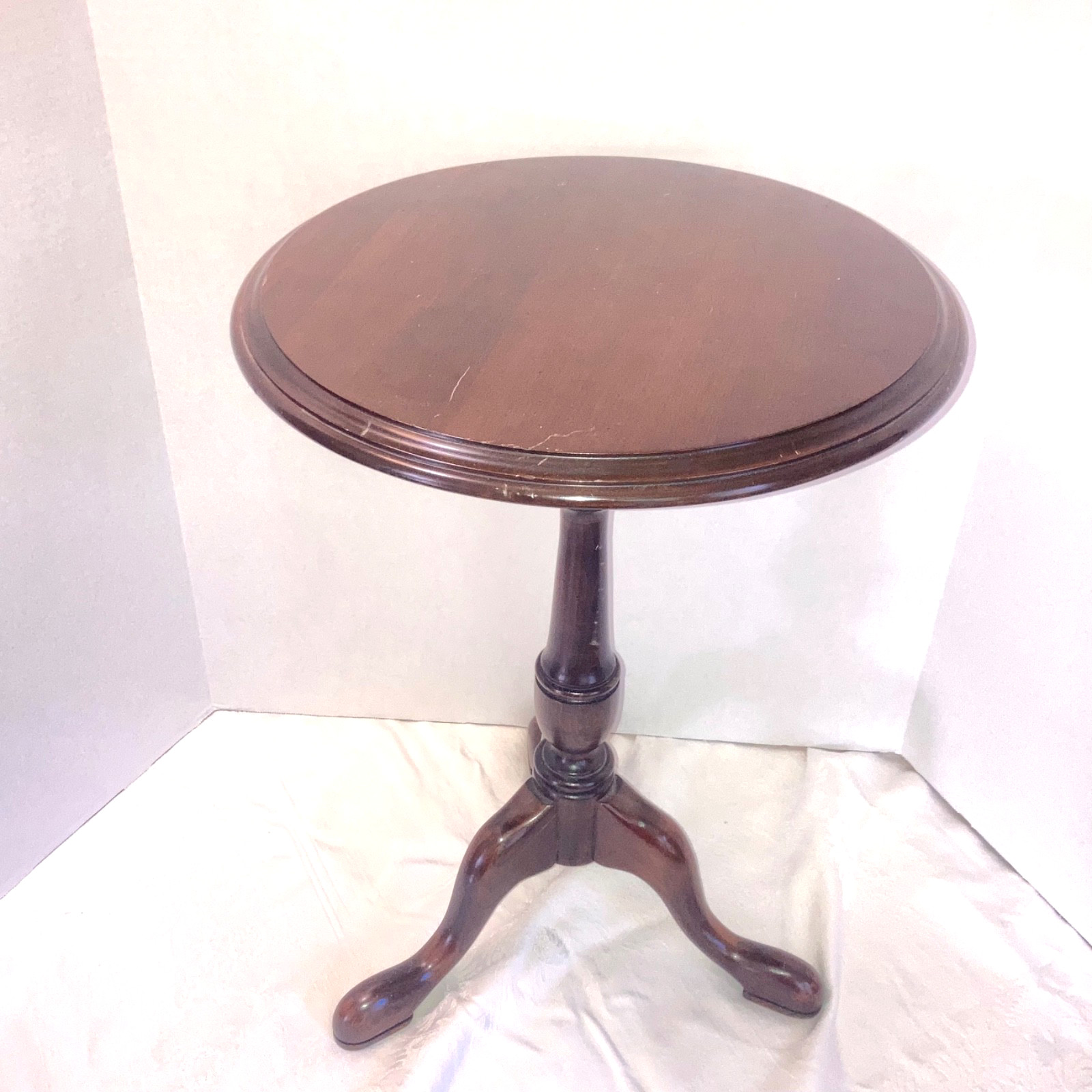 Vintage Ethan Allen Pedestal Side Table Solid Wood Queen 20.5″ Tall x 15″ Wide