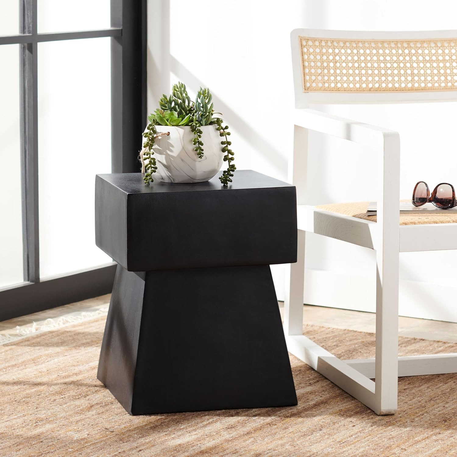 Outdoor Zen Black Mushroom Modern Concrete Accent Table