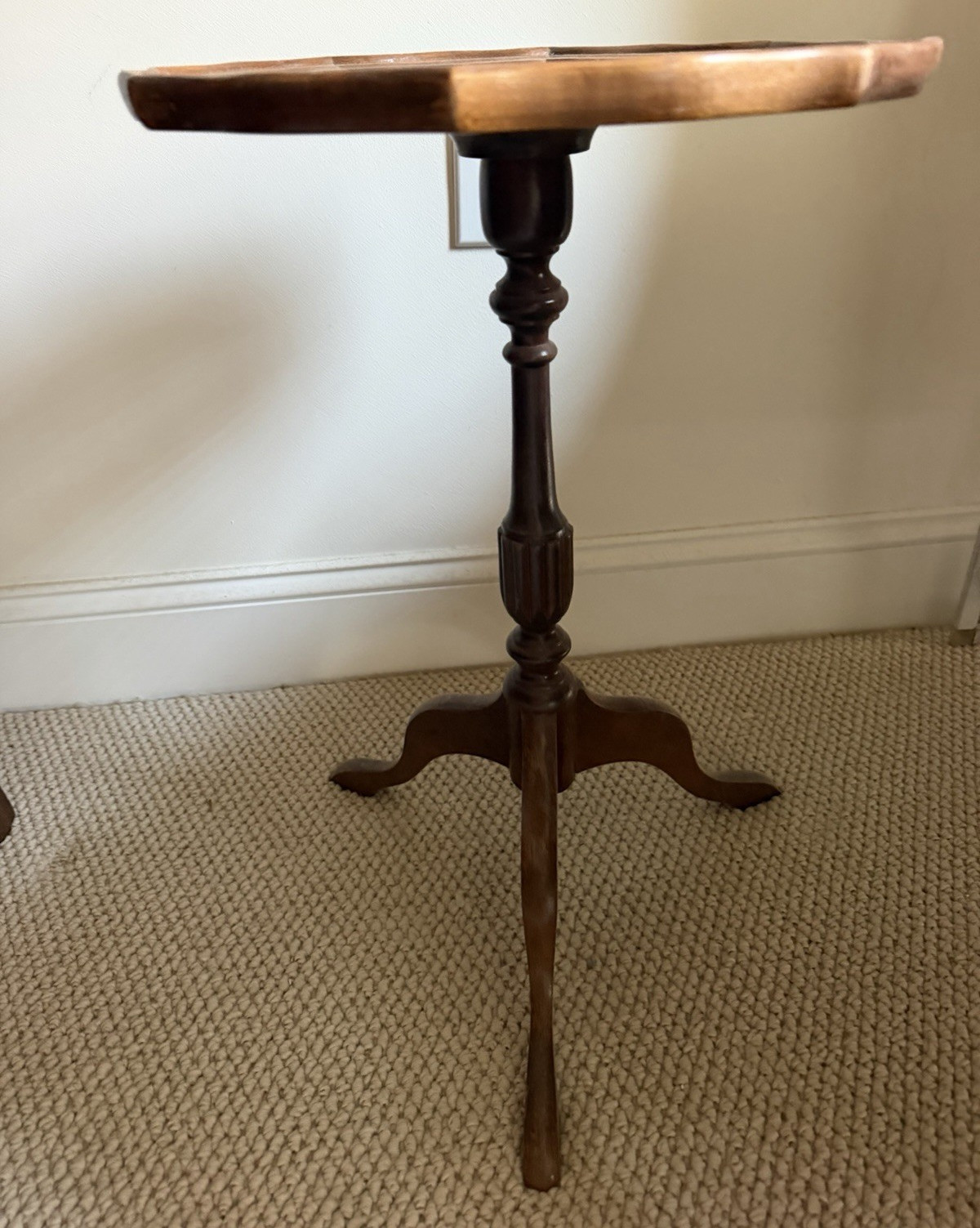 Wood Pedestal End/Side Table Scalloped Edge Tray Top Brown 30x36x29