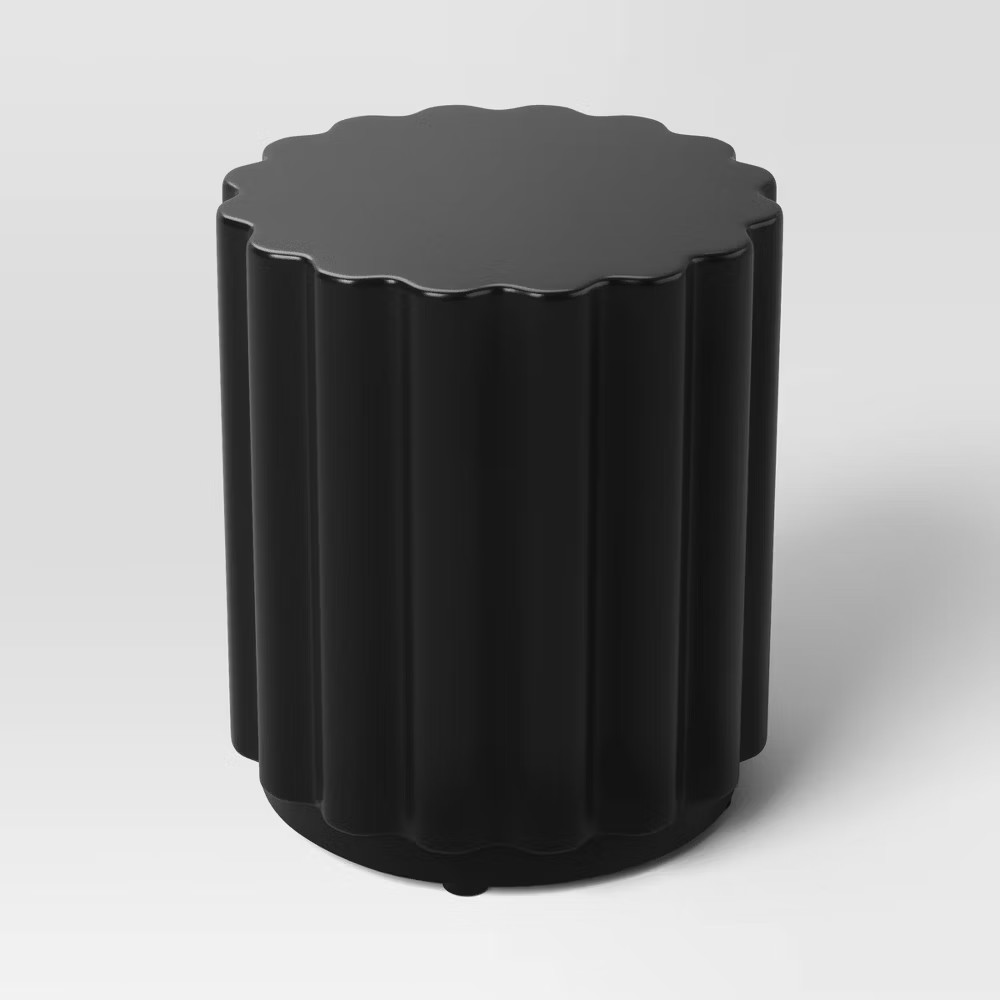 Sculped Round End Table Black – Room Essentials