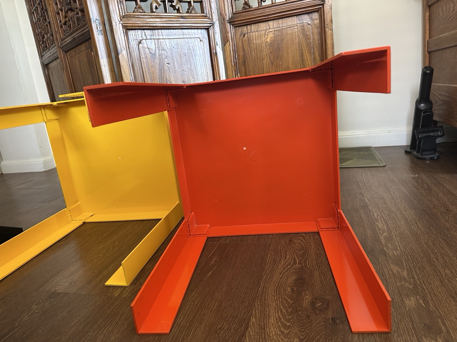 Vintage 1970s Parsons Tables – Stackable – Plastic – Set of 3