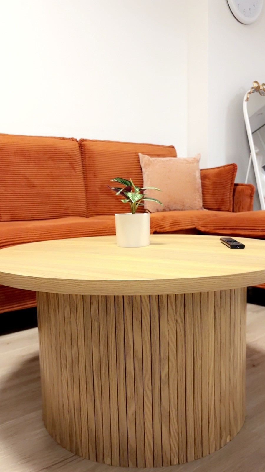Round Light Wood Coffee Table, Fluted Pedestal Base, Beige Solid Wood
