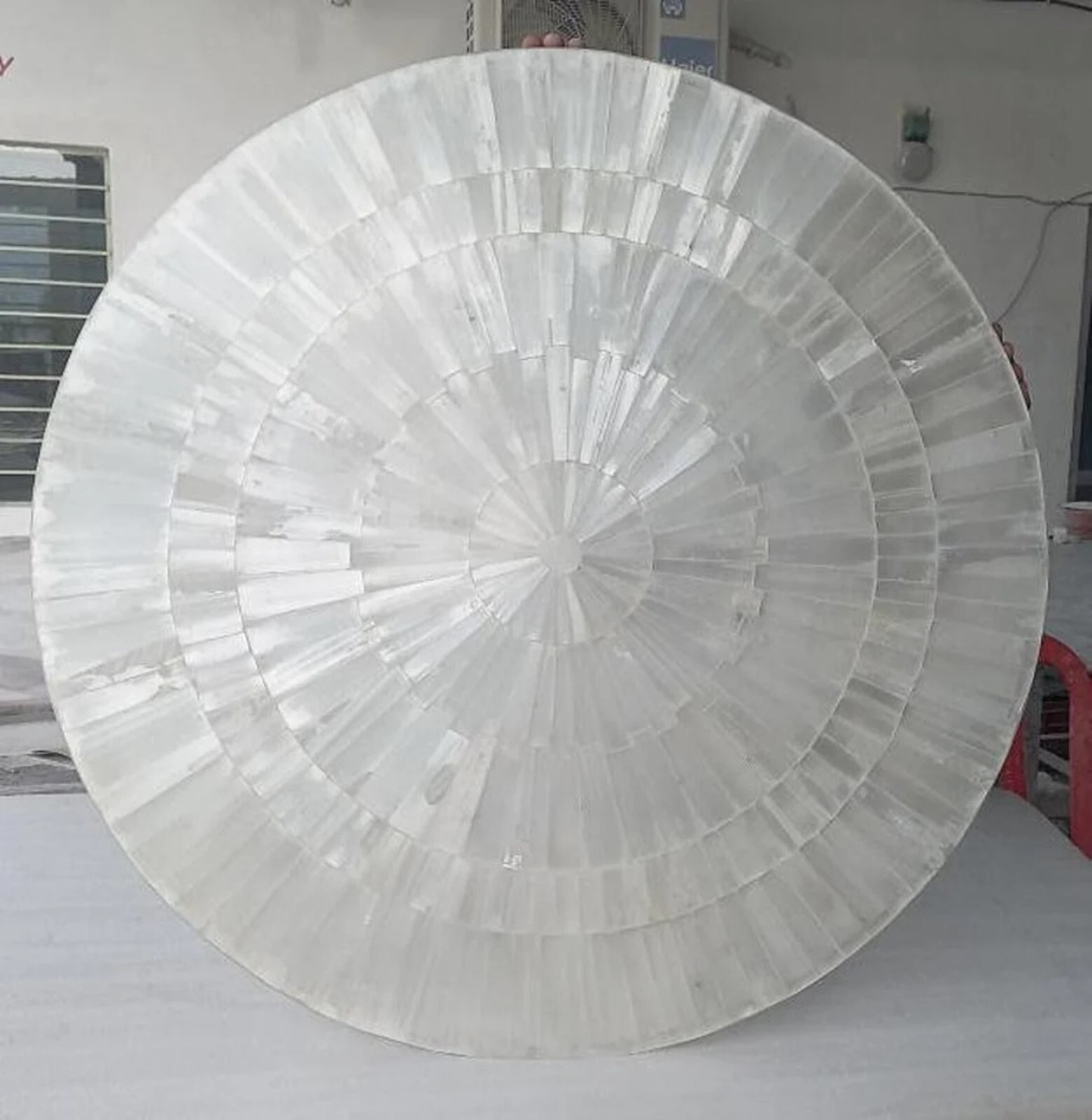 Selenite Outdoor Table for Hotel and Office Round Shape Epoxy Coffee Table Top