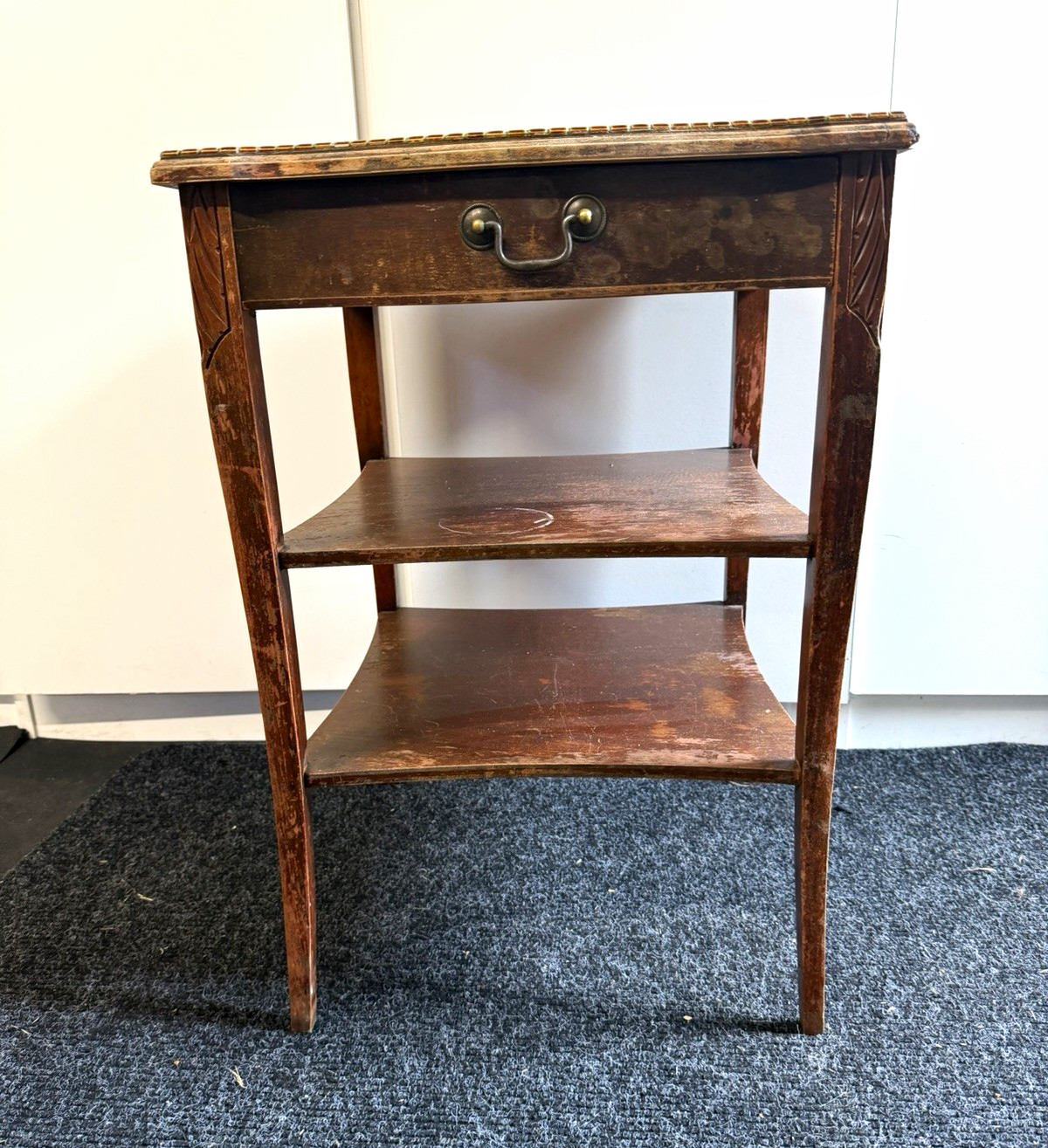 Mersman 7389 Mid-Century Modern Mosaic Leaf Top End Table 18x18x26