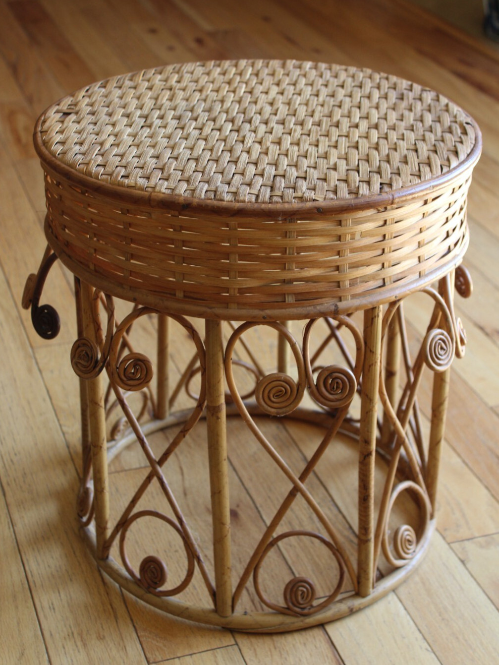 Retro Vtg Boho Peacock Bamboo Rattan Wicker Round Side Table Stool Plant Stand
