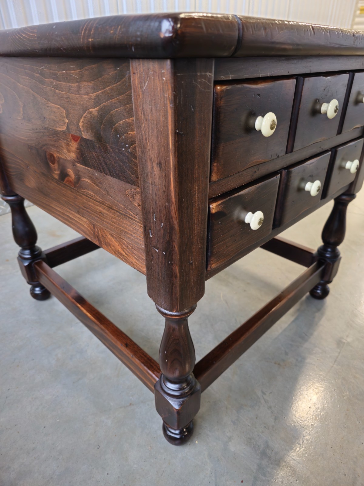 Ethan Allen Antiqued Pine End Table, Item #12-8037 in Old Tavern Finish
