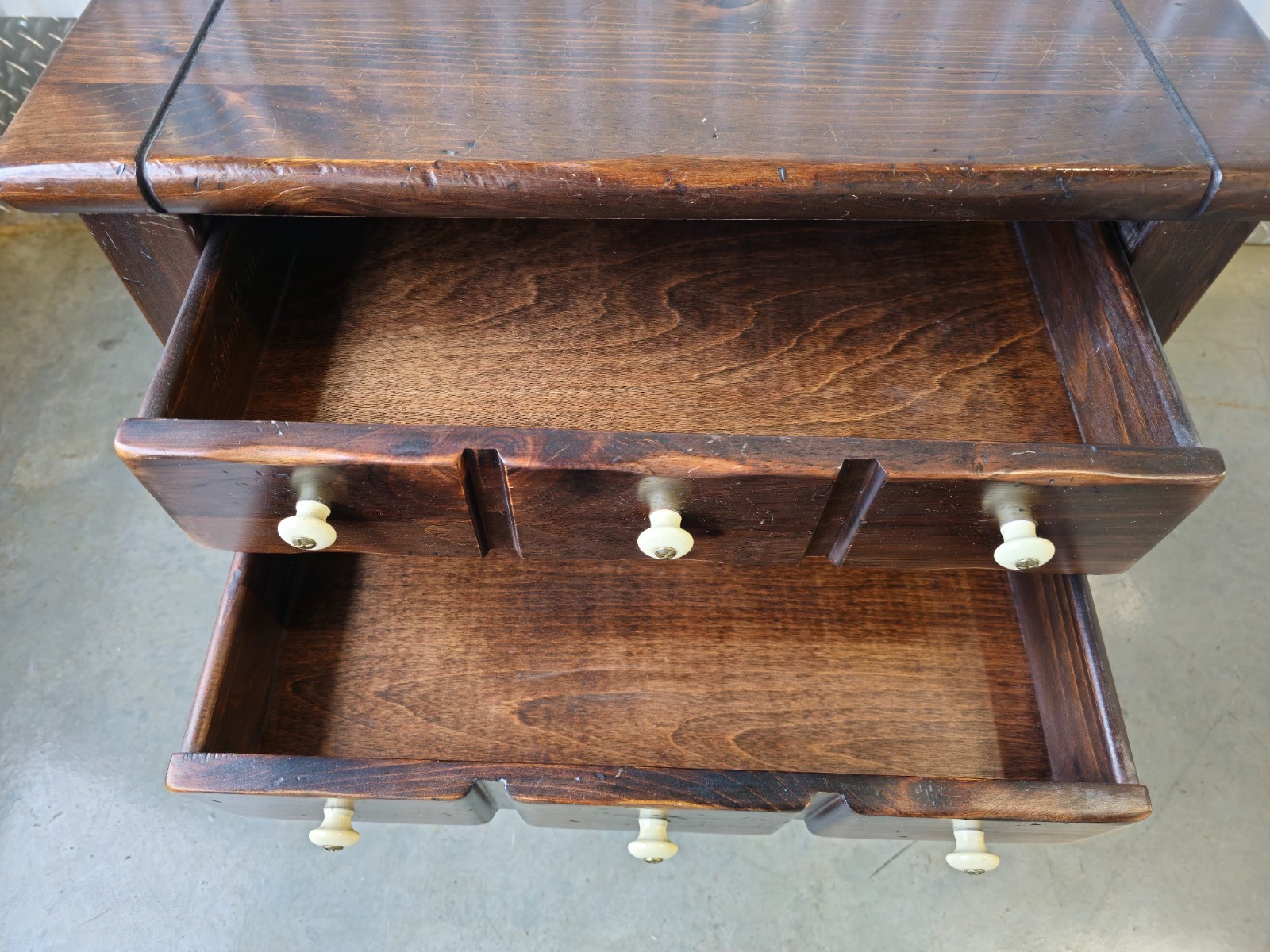 Ethan Allen Antiqued Pine End Table, Item #12-8037 in Old Tavern Finish