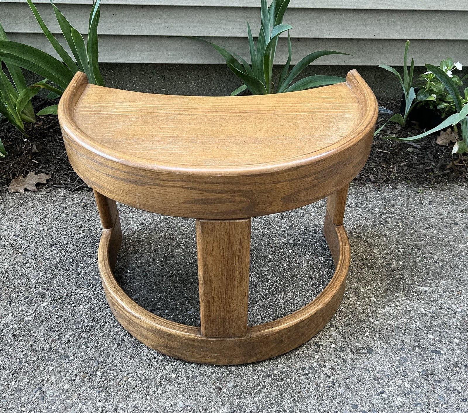 Mid-Century End Table MCM Half Moon Bent Wood By Howard Furniture 16”x24”x18”