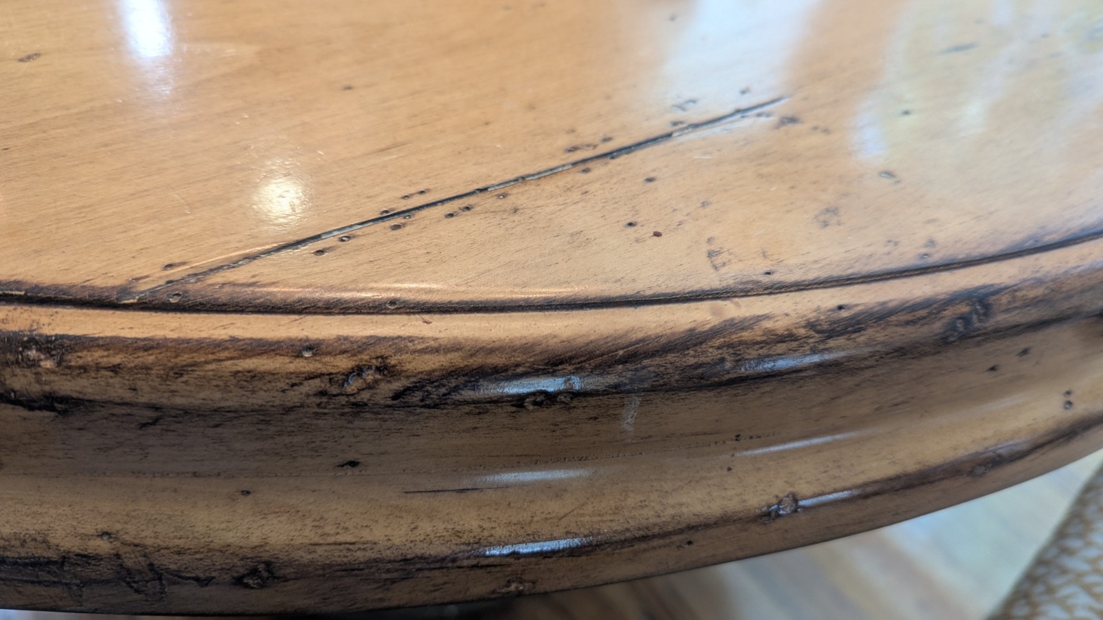 Vintage Woodland Furniture Farmhouse Circular Dining Table.H 31″ x D 53″