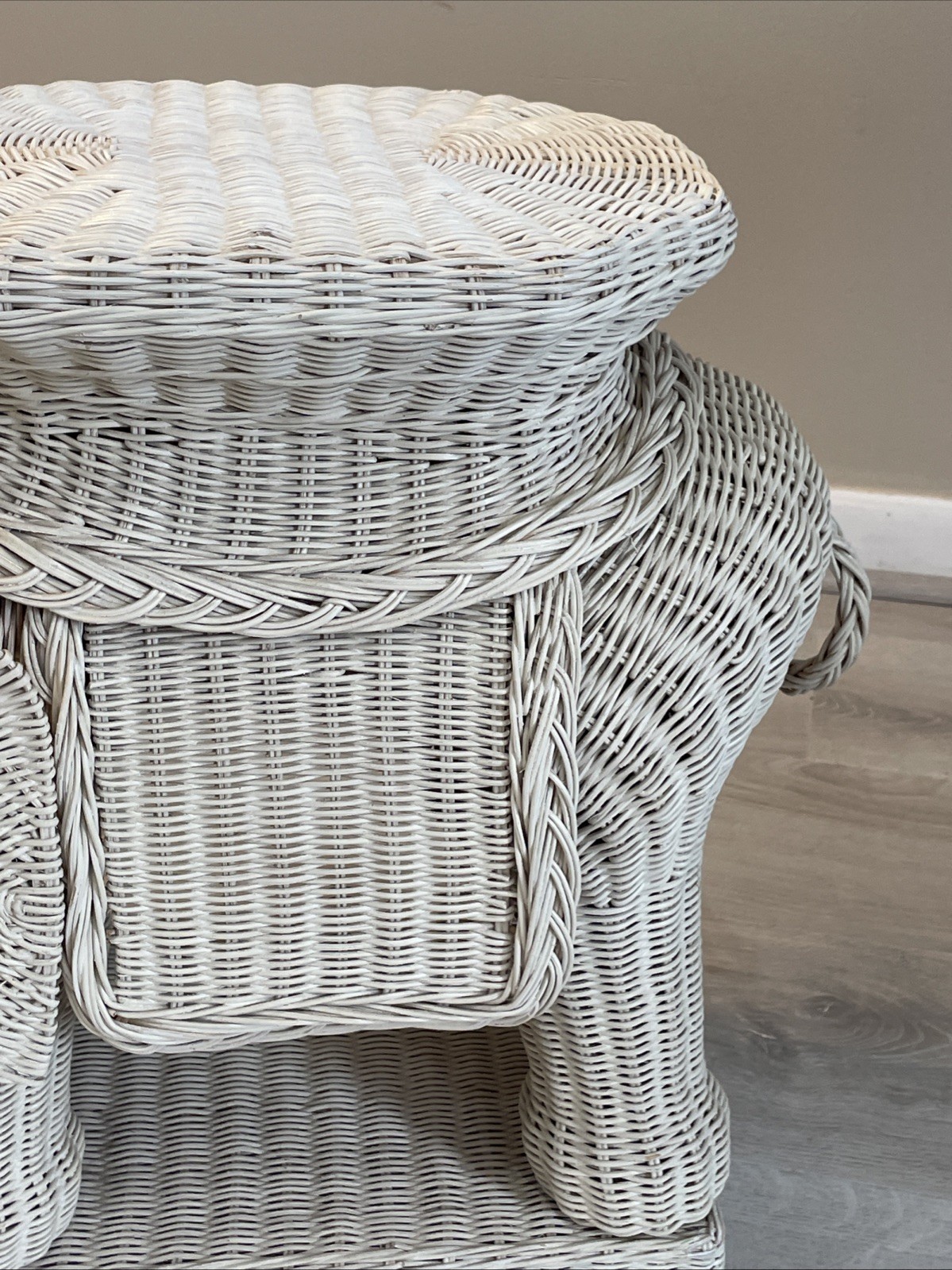 Vintage White Wicker Elephant Side Table Rattan Garden Stool Boho Plant Stand