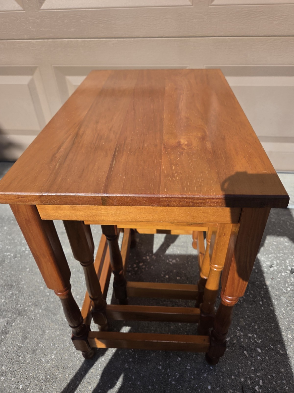 Beautiful Golden Oak Color Wooden Nesting Tables/End Tables Set Of 2 Indonesia