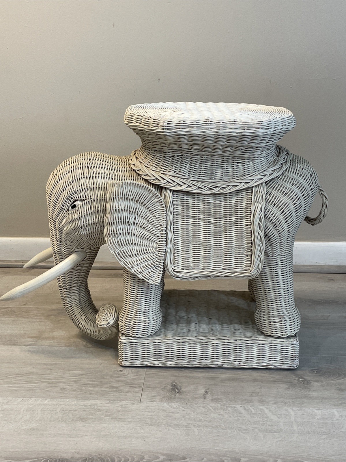 Vintage White Wicker Elephant Side Table Rattan Garden Stool Boho Plant Stand