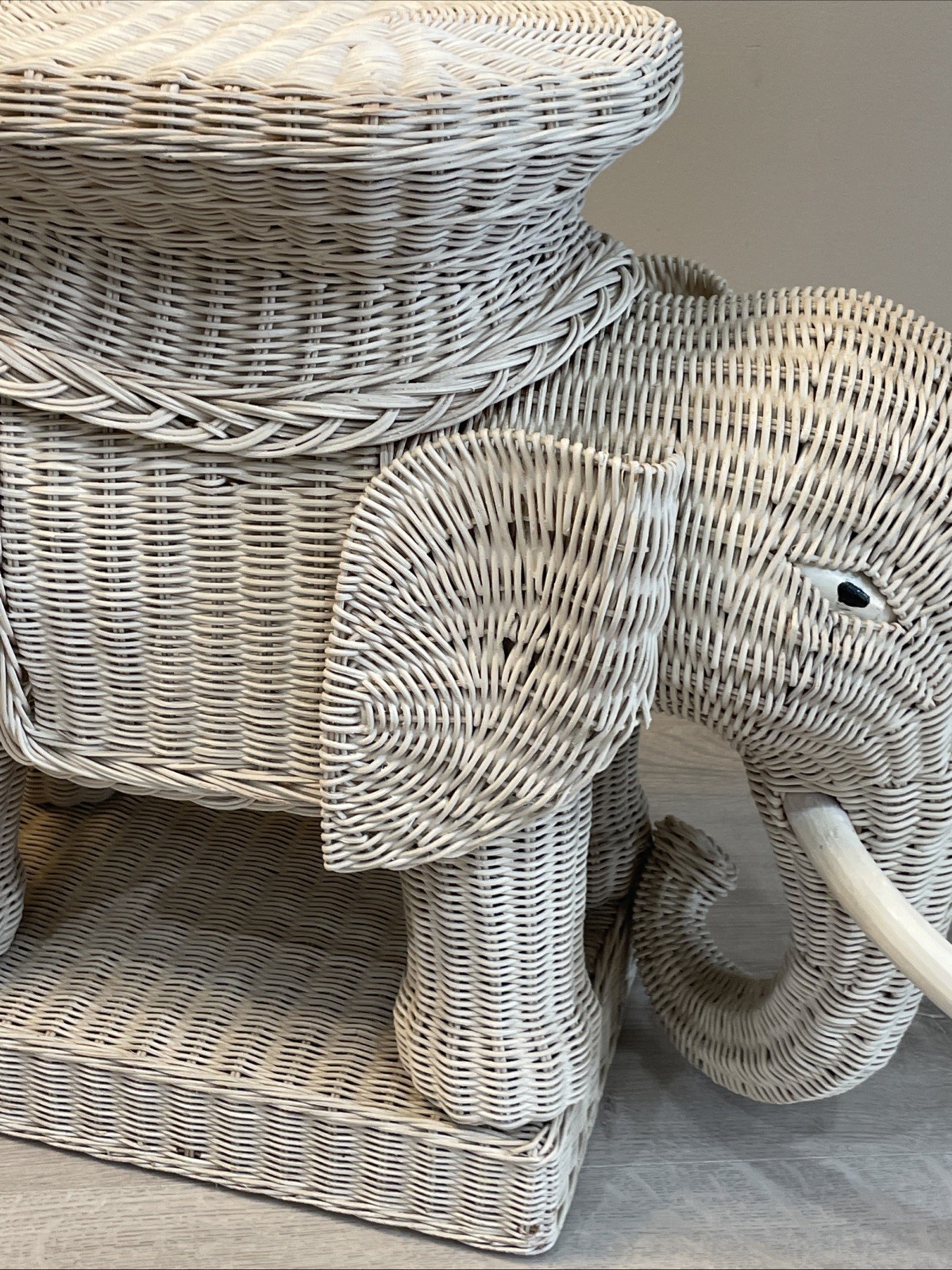 Vintage White Wicker Elephant Side Table Rattan Garden Stool Boho Plant Stand