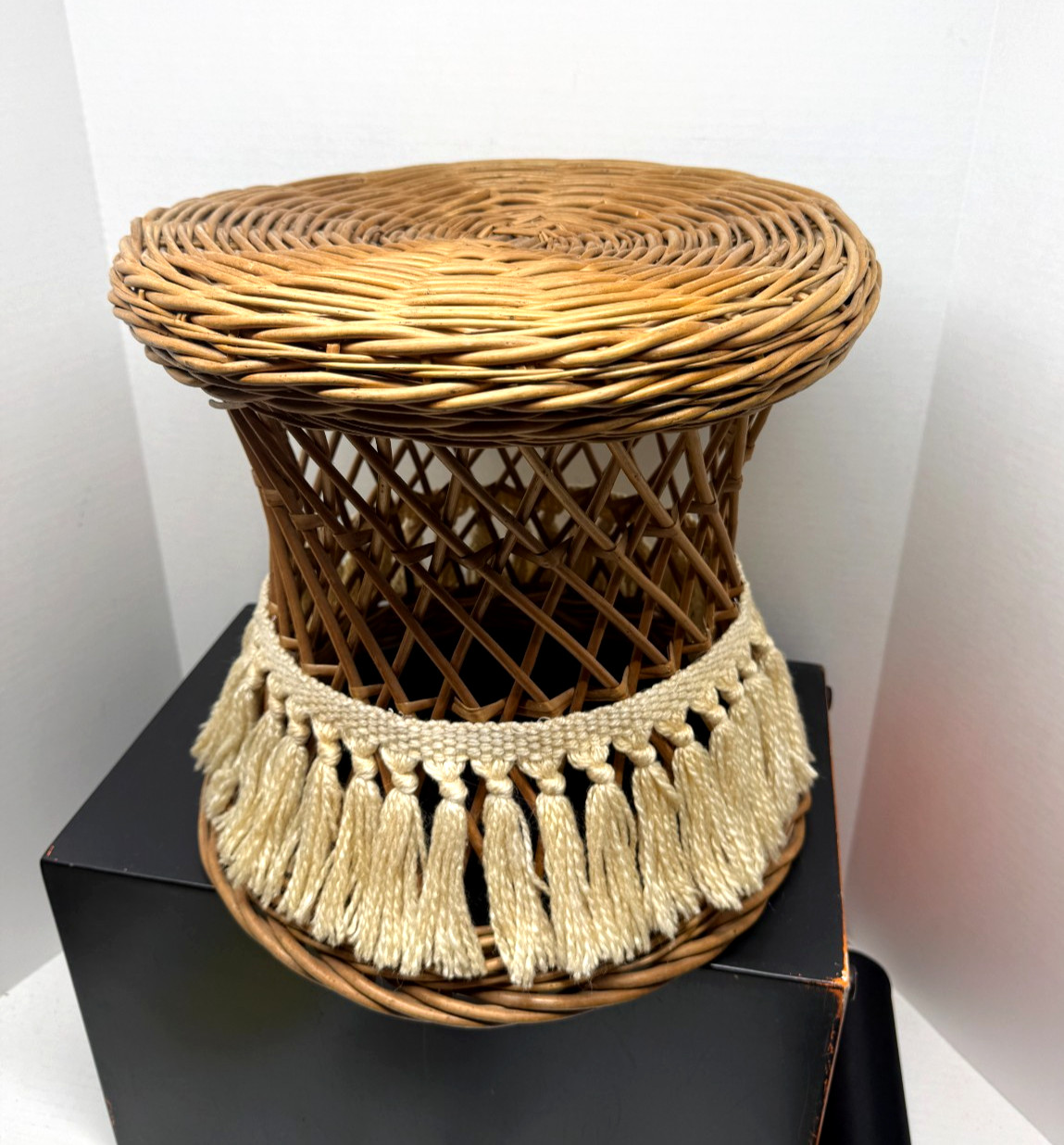 1970’s Round Wicker Rattan Hourglass Plant Stand Table Stool 14″ Crocheted Skirt
